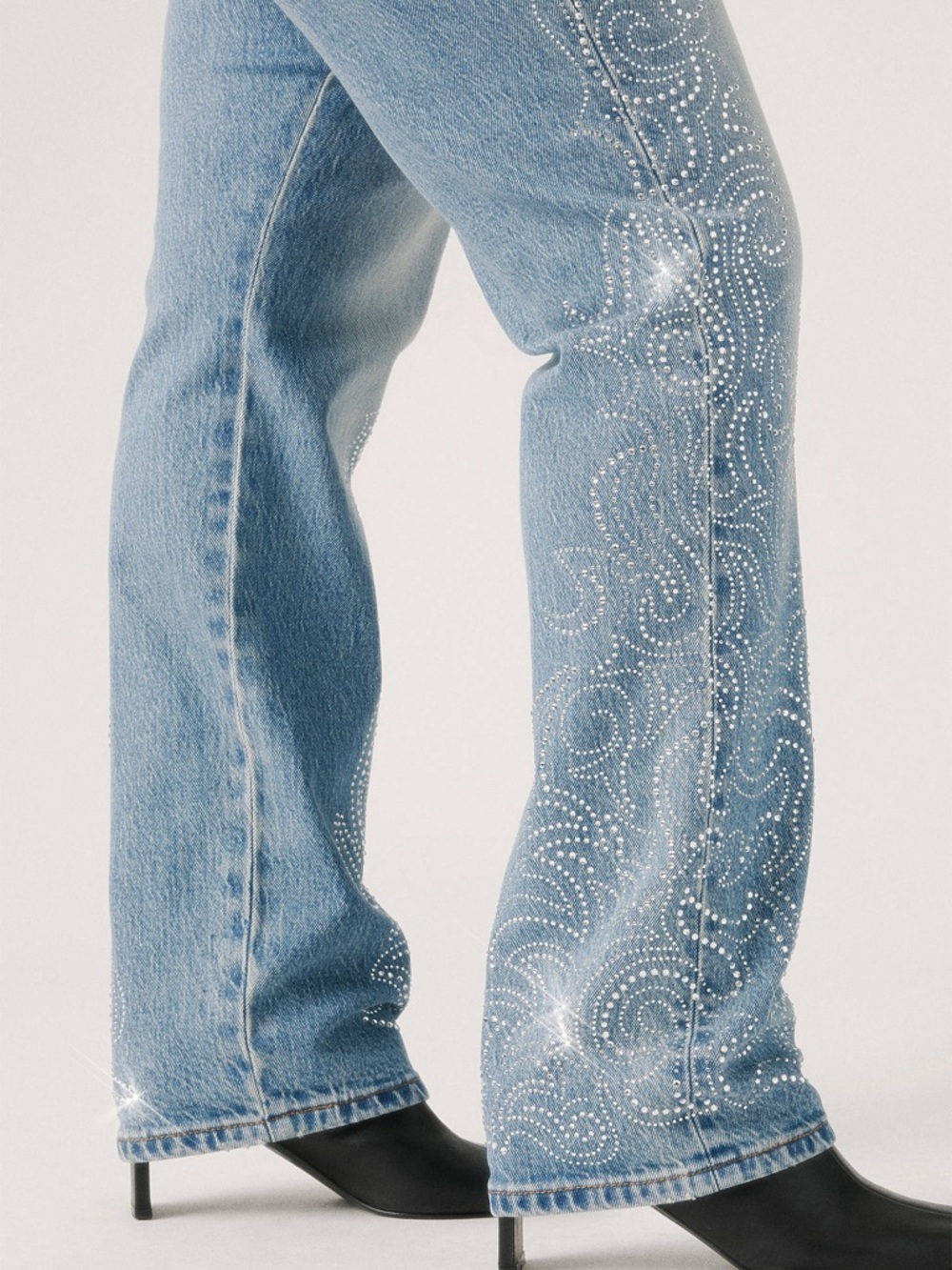 NWT BEYONCE 🌟 ⭐️ 💫 Levi's Light Blue Denim Jeans with Leather Patch - Picture 12 of 13